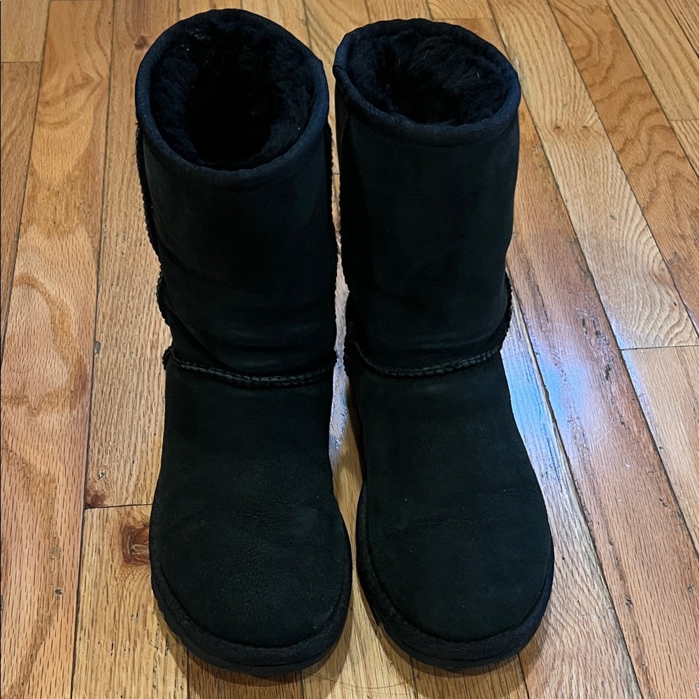 UGG Classic Short boots black size 6
